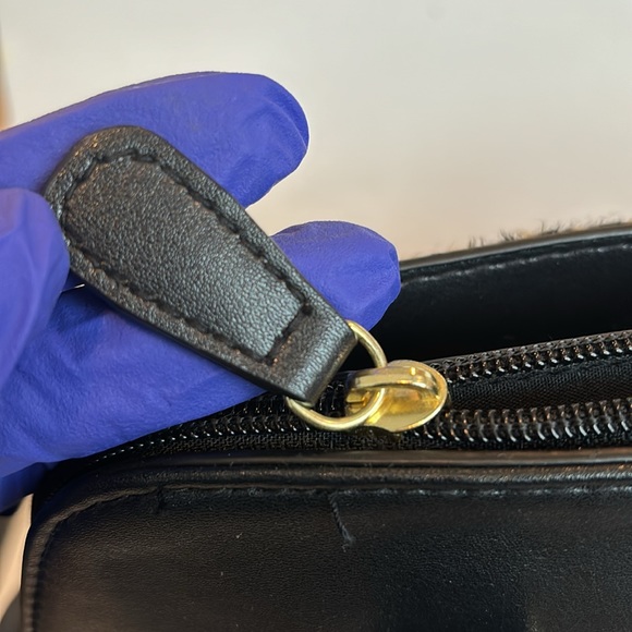 Cheetah print and faux leather handbag with shoulder bag option. - Picture 10 of 11